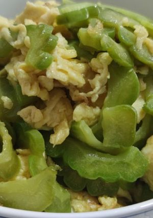 A picture of Bitter gourd with egg.