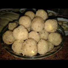 A picture of Coconut ladoo.