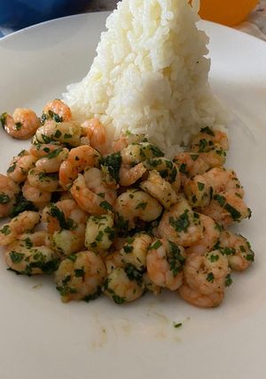 Una foto de Camarones al ajillo 🍤