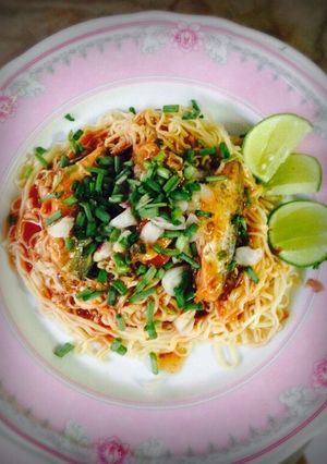 รูปของ ยำมาม่าใส่ปลากระป๋อง