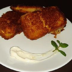 A picture of Bread paneer cheesy pockets.