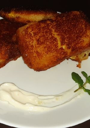 A picture of Bread paneer cheesy pockets.
