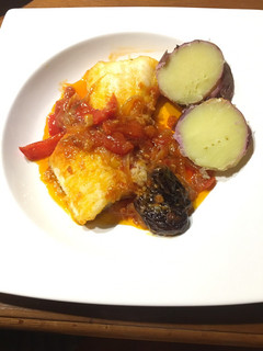 Una foto de Bacalao con ciruelas pasas y batata