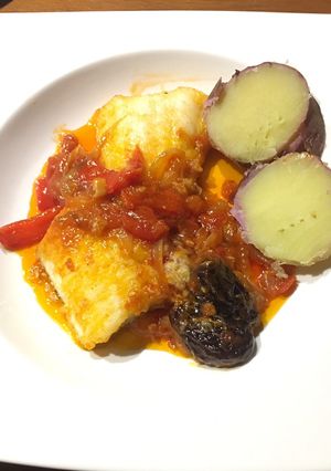 Una foto de Bacalao con ciruelas pasas y batata