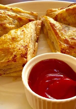 A picture of Aloo Puffs.