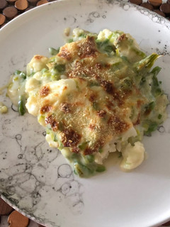 Una foto de Brócolis y coliflor gratinadas