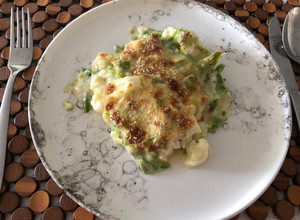 Una foto de Brócolis y coliflor gratinadas