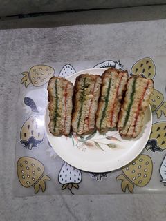 ট্রাই কালার ফ্রাইড সান্ডউইচ (tricolour fried sandwich recipe in Bengali) রেসিপির প্রধান ছবি