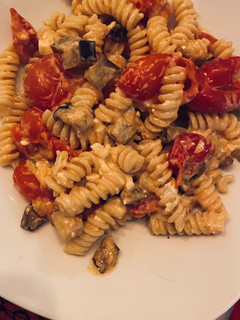Foto di Fusilli melanzane, feta e pomodorini