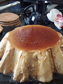 Una foto de Flan de café, nata y caramelo