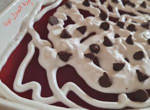 صورة لوصفة جيلي كرز🍒 بحبات شوكولاته،حلى بارد بدقائق سريعة