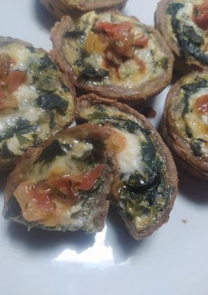 Una foto de Tartitas Con Masa De Papa, Acelga Y Centeno