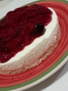 Una foto de Cheesecake de frutos rojos 🍓🫐 SIN HORNO ♡