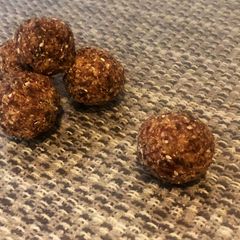 A picture of Date Coconut Ginger Balls.