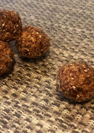 A picture of Date Coconut Ginger Balls.