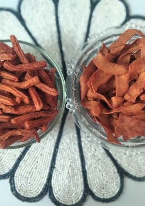 A picture of Soya Sticks and Soya Chips.