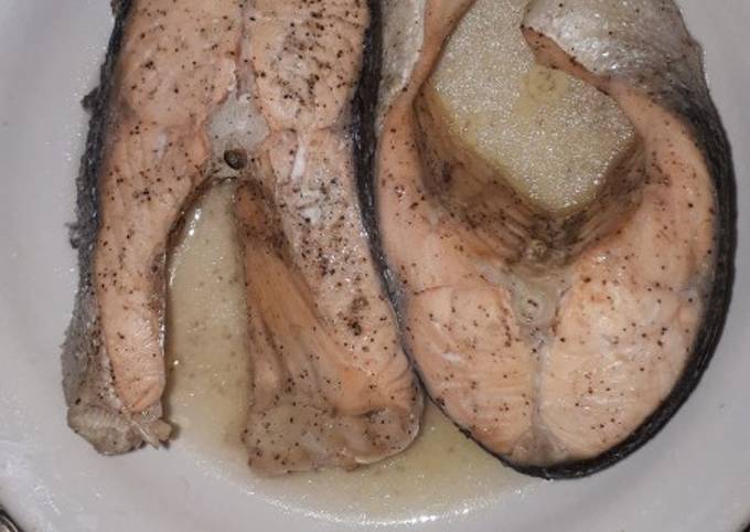 Видео-рецепт стейка из лосося в мультиварке