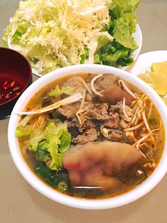 A picture of Bún Bò Giò Huế (Hue-Style Beef and Pork Noodle Soup) 🐖🐂.