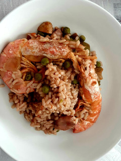 Una foto de Arroz con chipirones y gambas