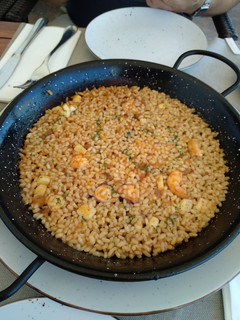 Una foto de Arroz bomba con gambas y pulpo