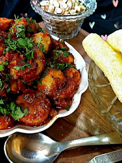 લસણીયા બટાકા (Lasaniya Bataka Recipe In Gujarati) રેસીપી મુખ્ય ફોટો