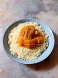 Couscous aux raisins secs et sauce rouge à la citrouille 🎃