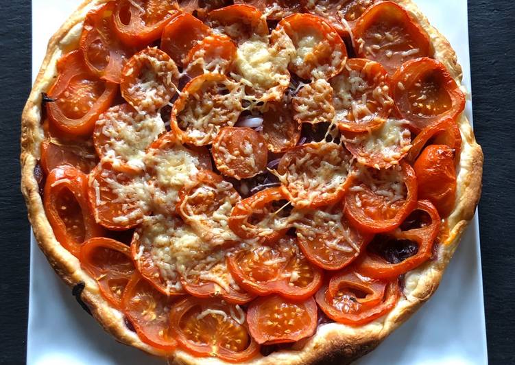 Les Meilleures Recettes de Tarte fine tomates / oignons rouges