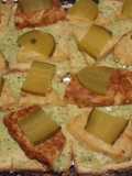 Tortilla de garbanzos de supermercado con pepinillos en vinagre