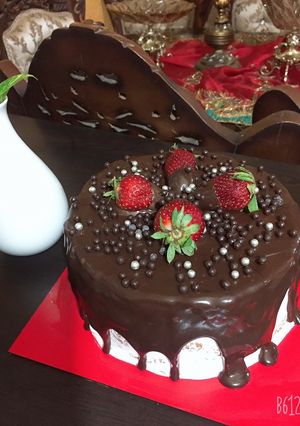 عکسی از دستور كيک تولد با گاناش و توت فرنگی