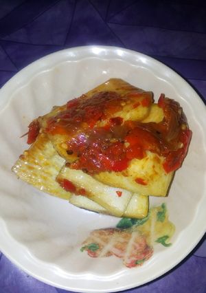 A picture of Fry yam with pepper sauce.