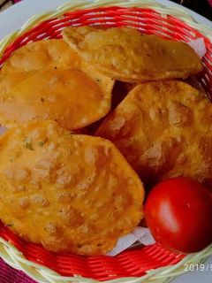 টমেটো মসলা লুচি(tomato masala luchi recipe in Bengali) রেসিপির প্রধান ছবি