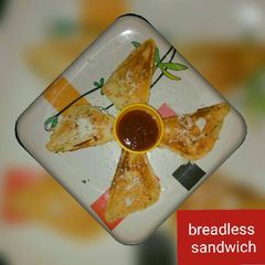 A picture of Breadless veggies sandwich.