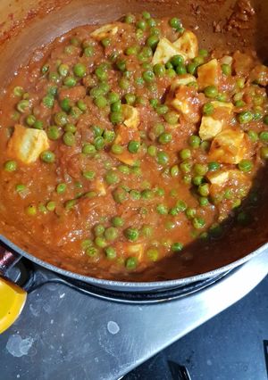 A picture of Matar Paneer.