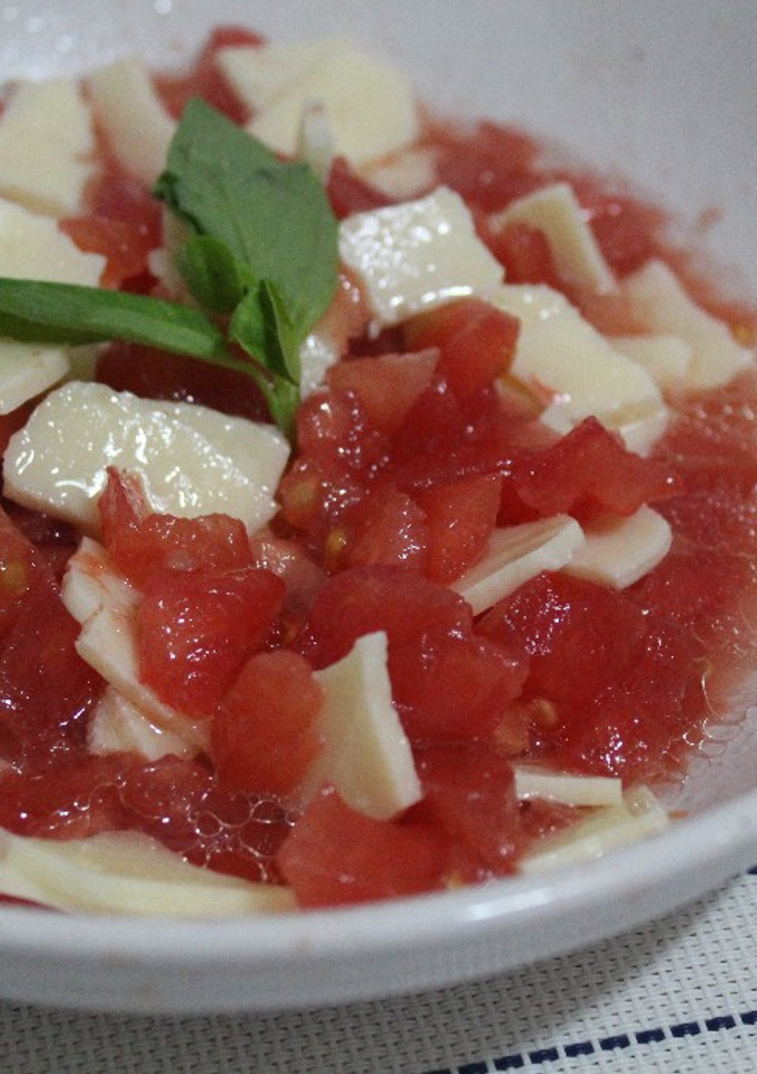 Una foto de Causeo de tomate con queso