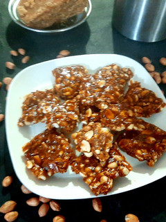 मूंगफली की चिक्की (Mungfali ki chikki recipe in Hindi) रेसिपी मुख्य फोटो