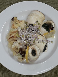 Una foto de Roll de Lenguado Asado con Coliflor Gratinado