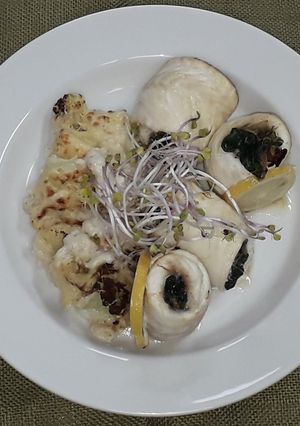 Una foto de Roll de Lenguado Asado con Coliflor Gratinado