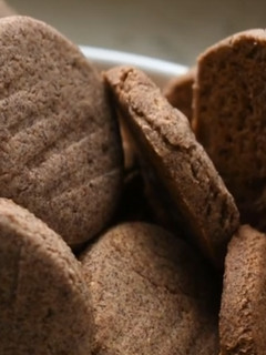 ராகி மாவு குக்கீஸ்(ragi cookies recipe in tamil) செய்முறை முக்கிய புகைப்படம்