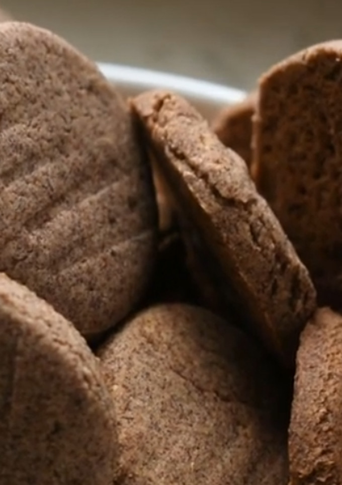 ராகி மாவு குக்கீஸ்(ragi cookies recipe in tamil) செய்முறை முக்கிய புகைப்படம்