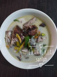 Foto resep Iwak pe (ikan pari asap) kuah santan