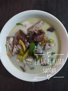 Foto resep Iwak pe (ikan pari asap) kuah santan
