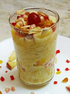 சேமியா ப்ரூட் கஸ்டர்ட் கீர் (Semiya fruit custard kheer recipe in tamil) செய்முறை முக்கிய புகைப்படம்