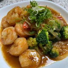 A picture of Black pepper Prawns with Broccoli.