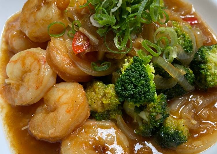 Simple Way to Make Ultimate Black pepper Prawns with Brocolli