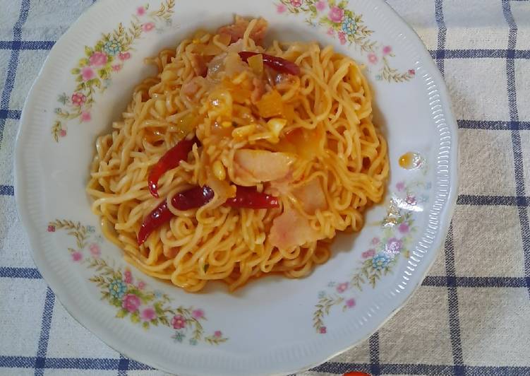 บะหมี่กึ่งฯเบคอนพริกแห้ง