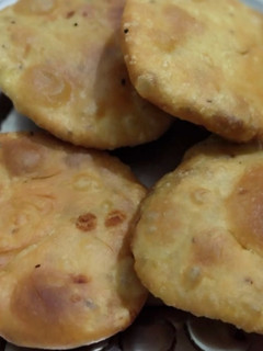 आलू की पूरी (Aloo ki puri recipe in Hindi) रेसिपी मुख्य फोटो