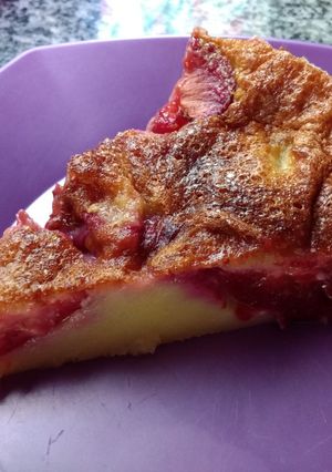 Una foto de Postre de ciruelas