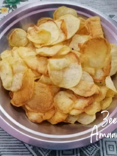 A picture of Homemade Crispy Salted Potato Chips.