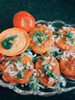 புதுமையான தக்காளி பஜ்ஜி(tomato bajji recipe in tamil) செய்முறை முக்கிய புகைப்படம்