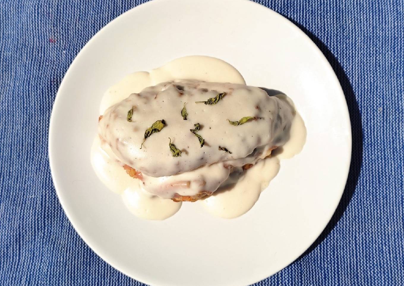 Pollo cordón blue con bechamel